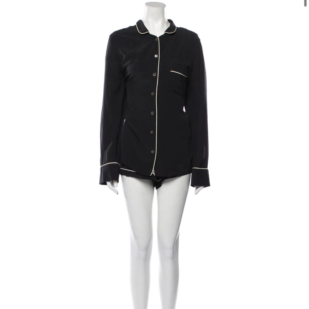 Equipment black silk pajamas